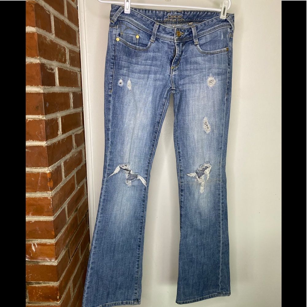 Bebe distressed jeans size 28